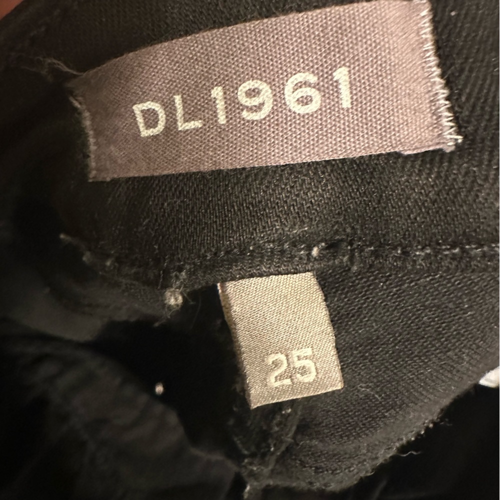 DL1961 Black Skinny Jeans Size 25.